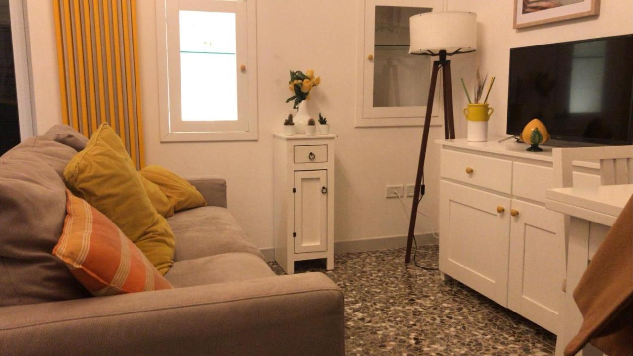 Edyta'S Apartment オストゥーニ エクステリア 写真
